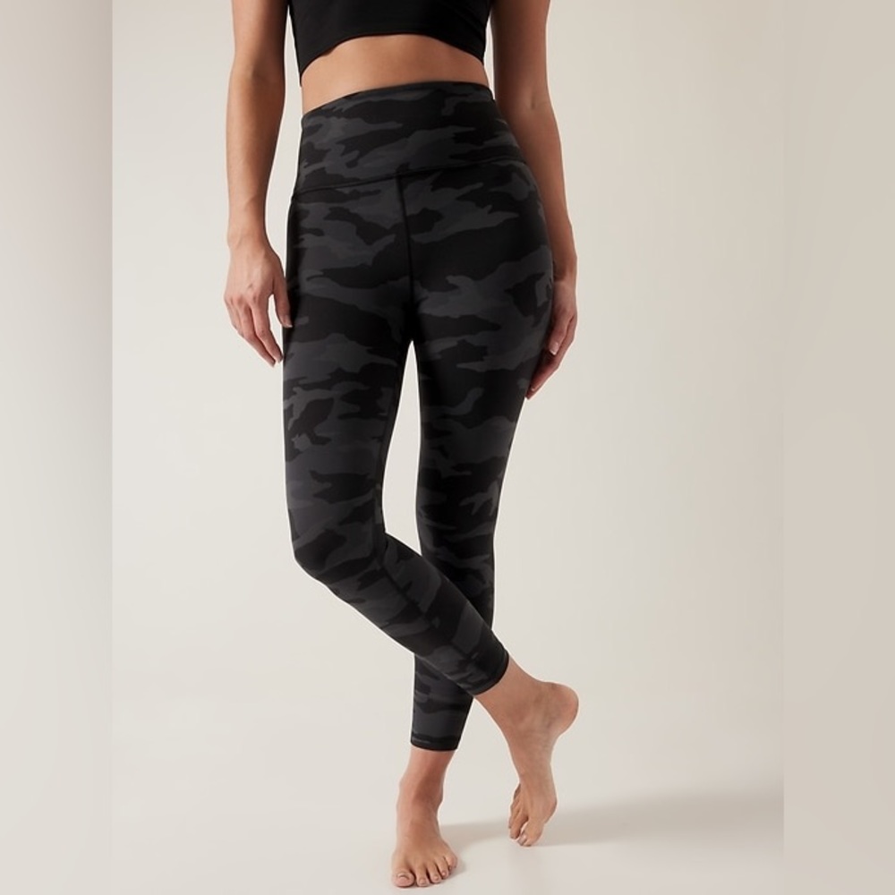 Athleta Ultra High Rise Elation 7/8 Tight in Camo | SZ XS - Picture 2 of 6